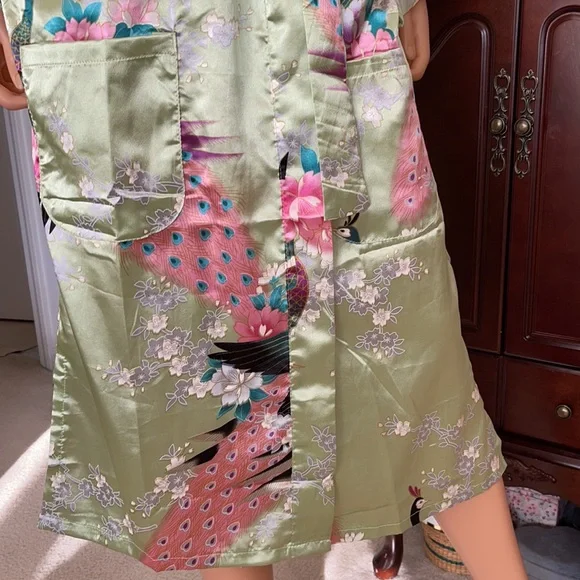 NWOT Kimono maxi length satin green pink floral peacock design robe - Picture 5 of 11